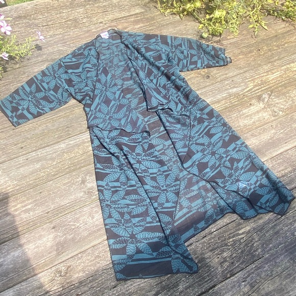 Lularoe Shirley Kimono cover up green black semi-sheer tropical floral sz Medium - Picture 2 of 10